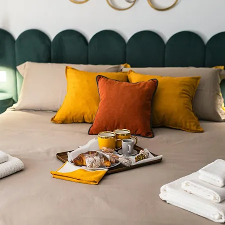 Miro - Elegant Centro Storico 펜션 *